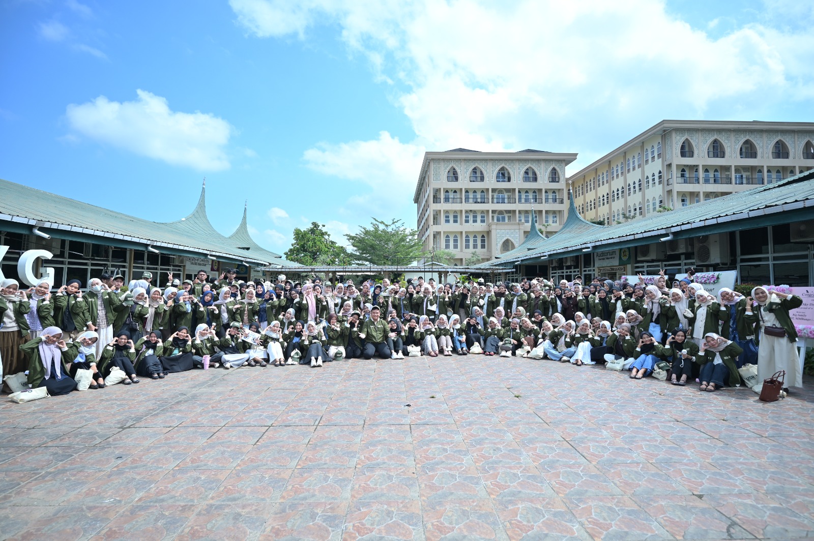 Pemprov Sumbar Lepas Mahasiswa KKN Unbrah ke Dharmasraya