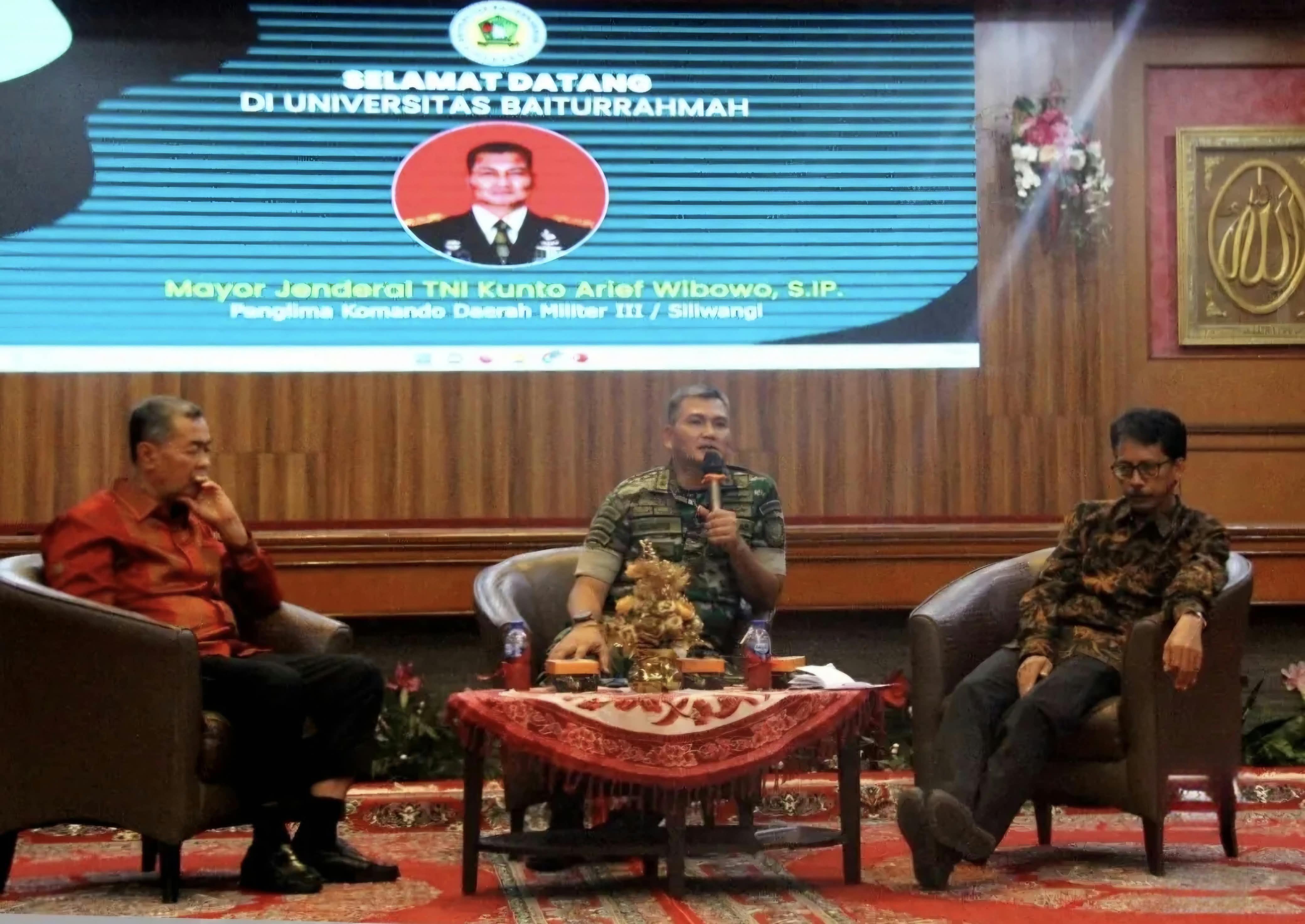 Pangdam Siliwangi Berbagi Ilmu di Unbrah