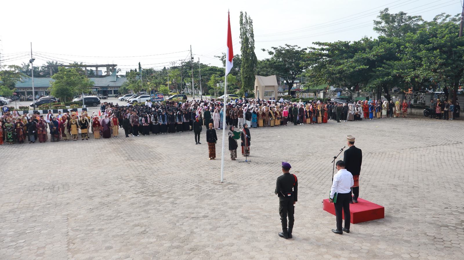 Unbrah Gelar Upacara Peringatan Sumpah Pemuda Ke-98, Ratusan Peserta Berpakaian Adat