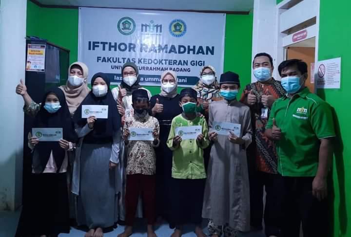 FKG Unbrah Serahkan Infak dan Santunan Kepada Anak Yatim dan Dhuafa