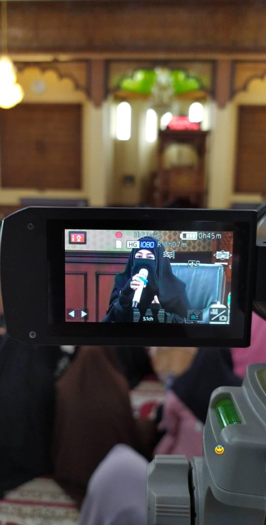 Umi Pipik Beri Tausyiah di Masjid Baiturrahmah
