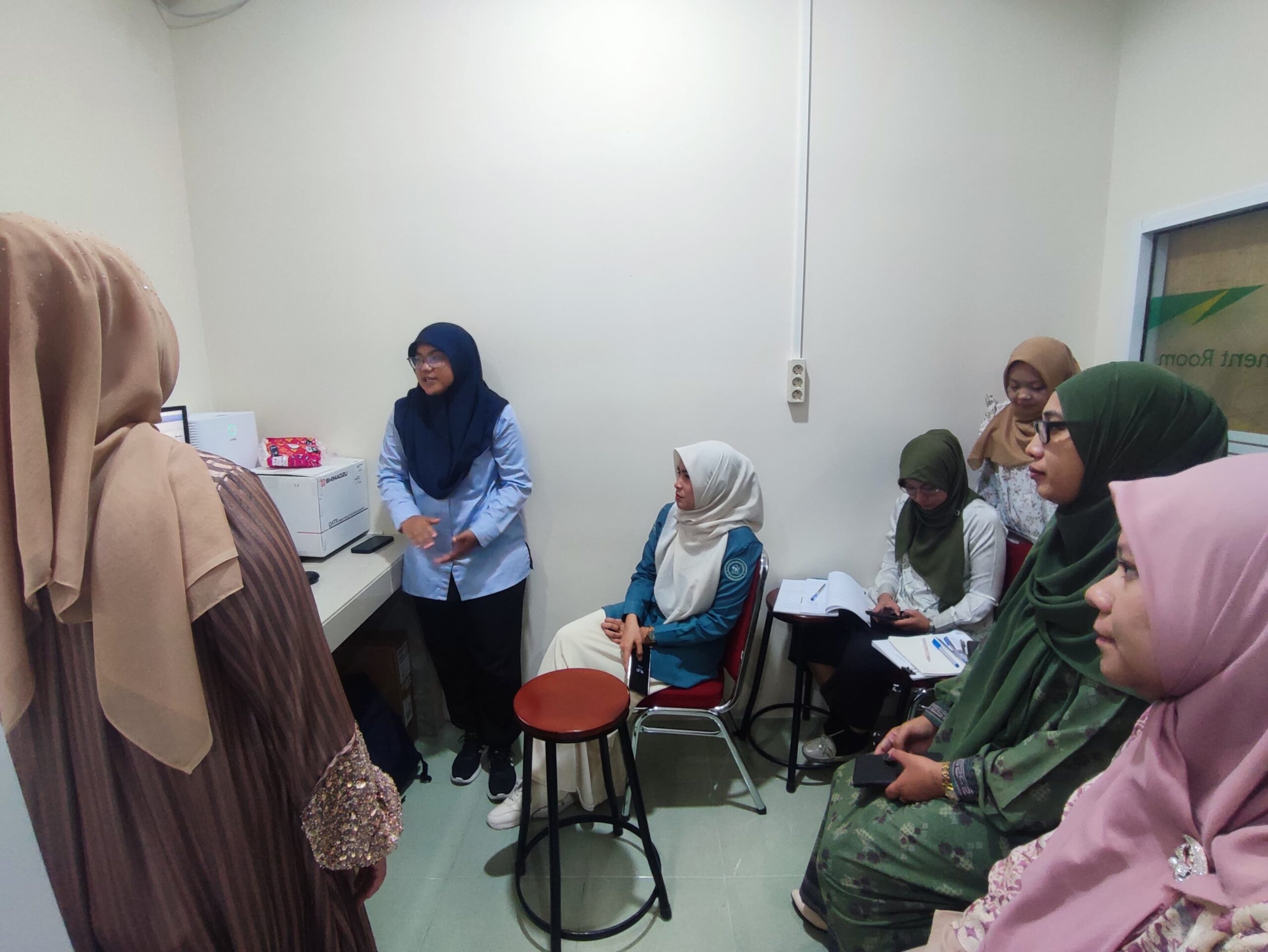 Farmasi Klinis Unbrah Gelar Pelatihan Instrument Laboratorium