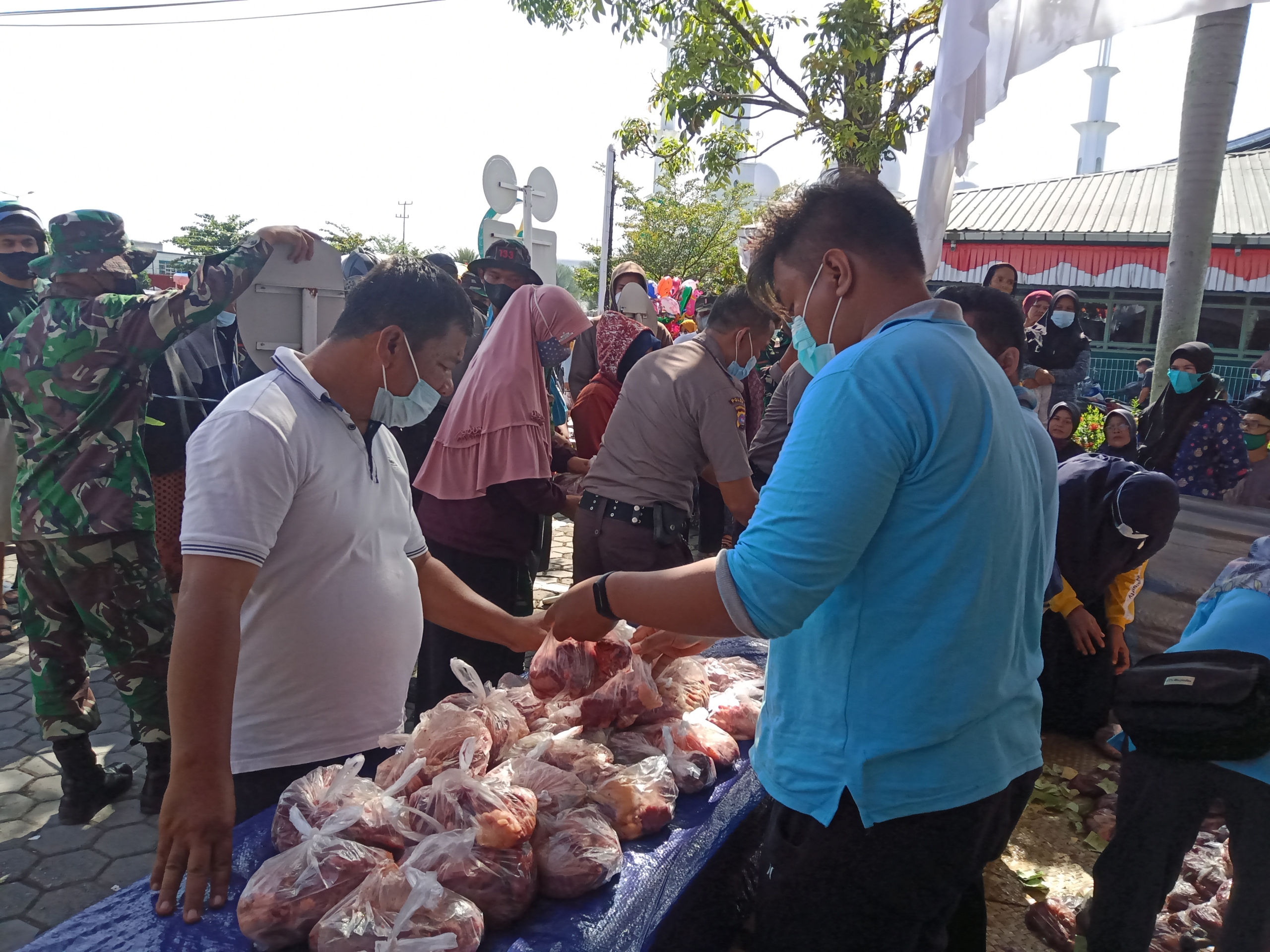 Universitas Baiturrahmah Salurkan 2200 Kilogram Daging Kurban