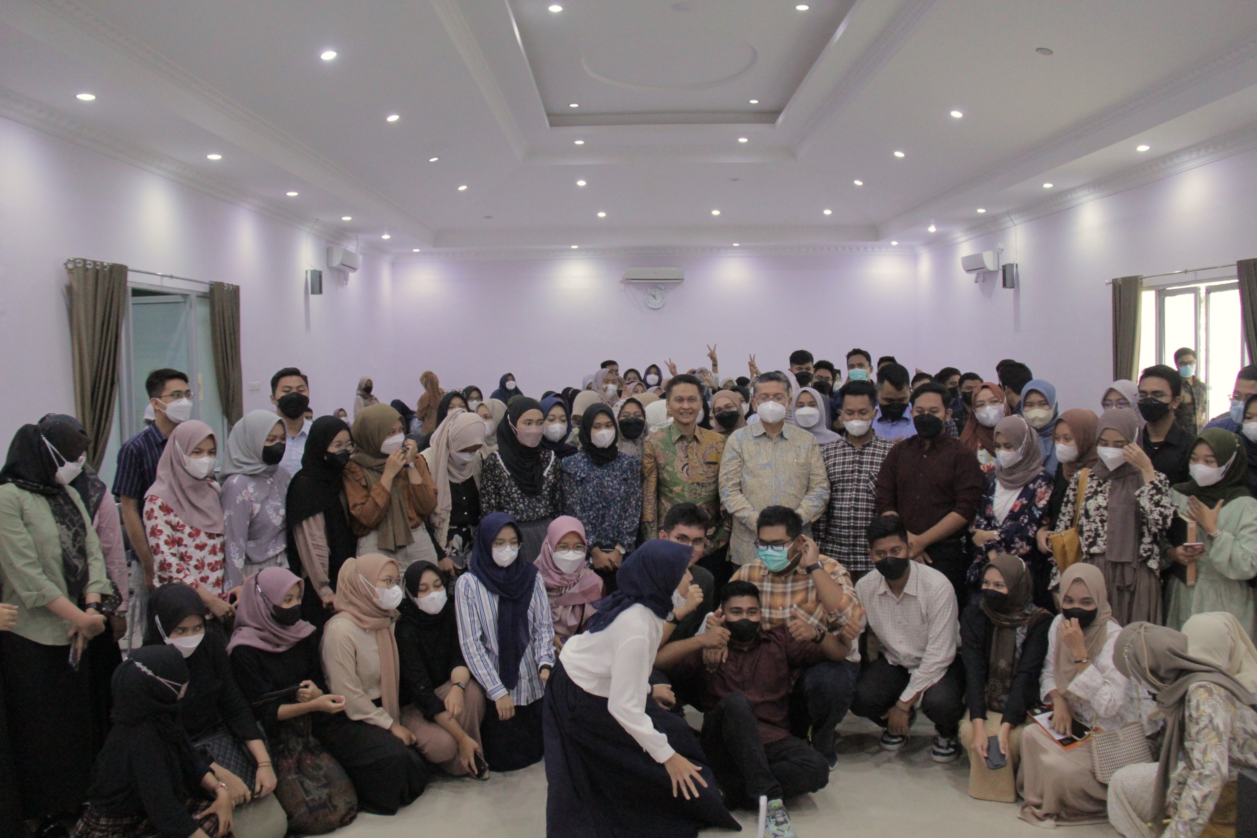 Dekan FK-UI Beri Kuliah Pakar Kepada Mahasiswa Kedokteran Unbrah