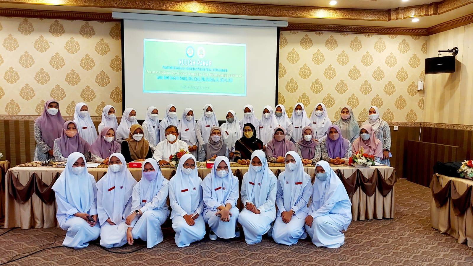 Kuliah Pakar Kebidanan :Pelayanan Kebidanan Komplementer Sebagai Daya Tarik Pelayanan Kebidanan Masa Kini