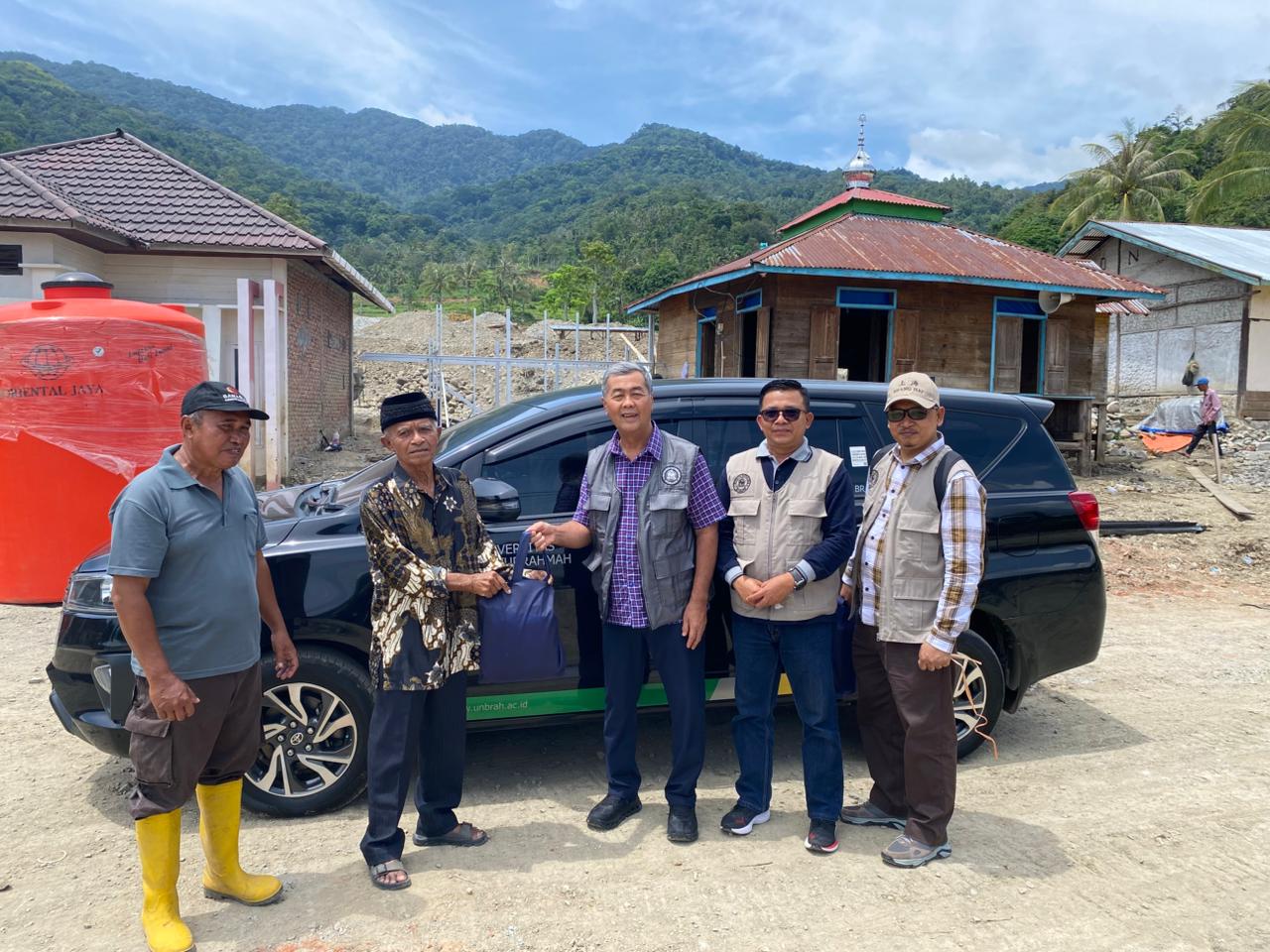 Unbrah Berikan Bantuan Bagi Warga Terdampak Bencana Banjir dan Galodo Guguak Malalo