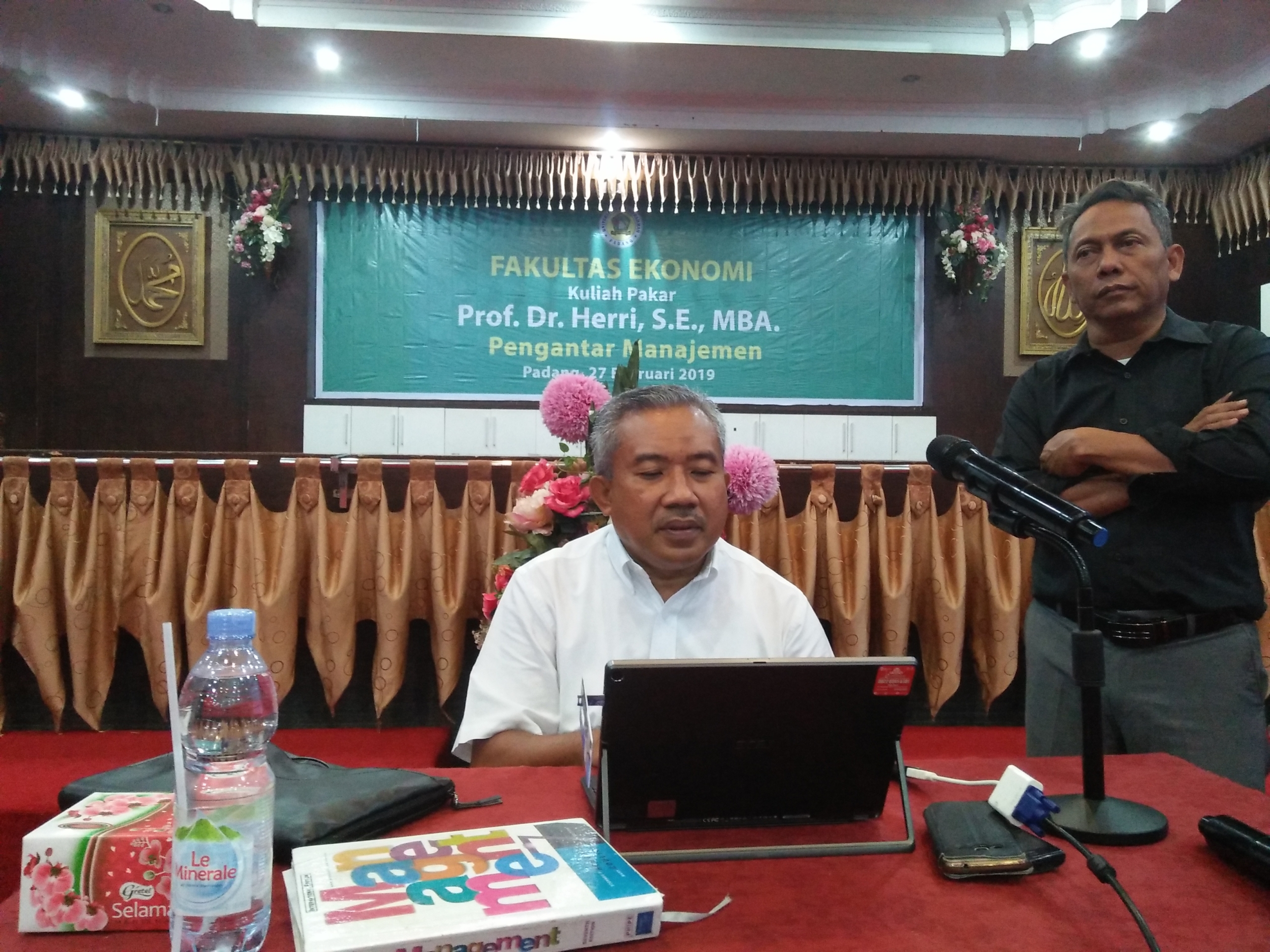 Kepala LLDikti X Bagikan Ilmu Manajemen Kepada Mahasiswa Unbrah Dalam Kuliah Pakar