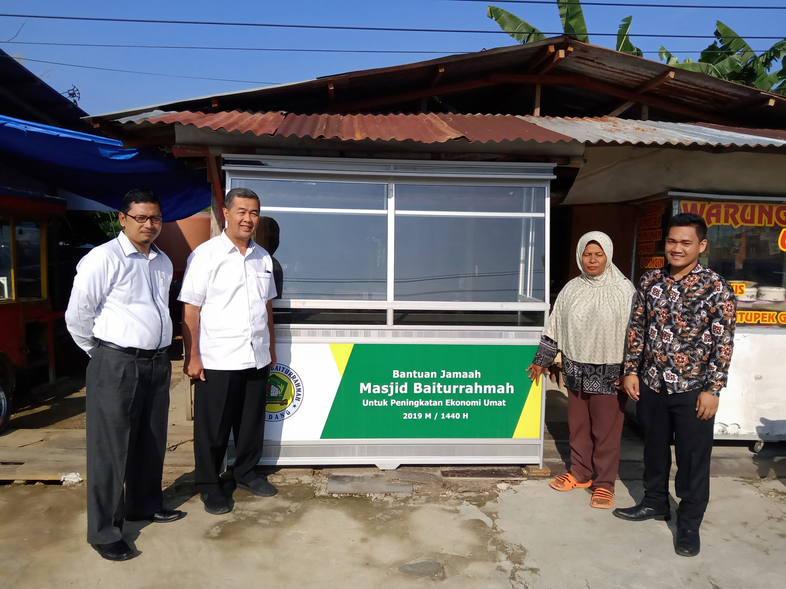 Masjid Baiturrahmah Berikan Bantuan Modal Usaha Kepada Masyarakat Sekitar